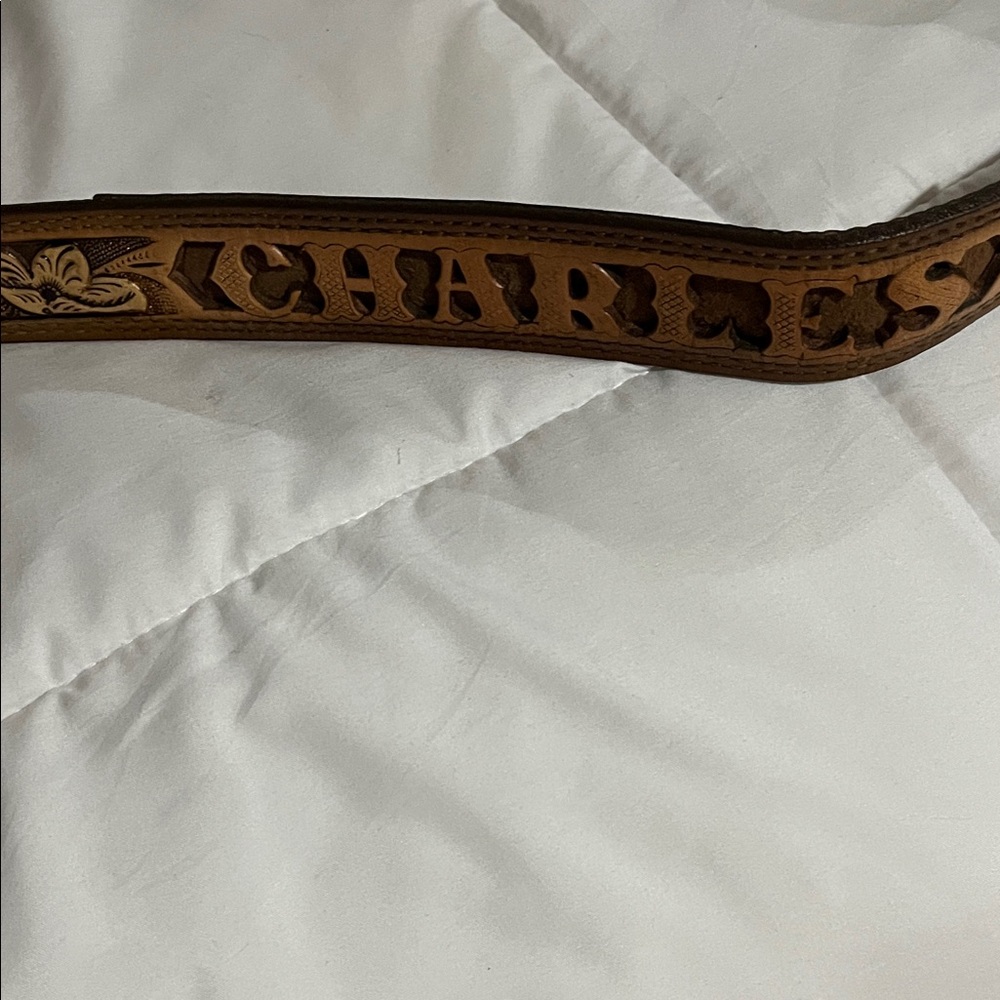 Artisan Floral Leather Belt vintage made extremely well barely worn. Charles